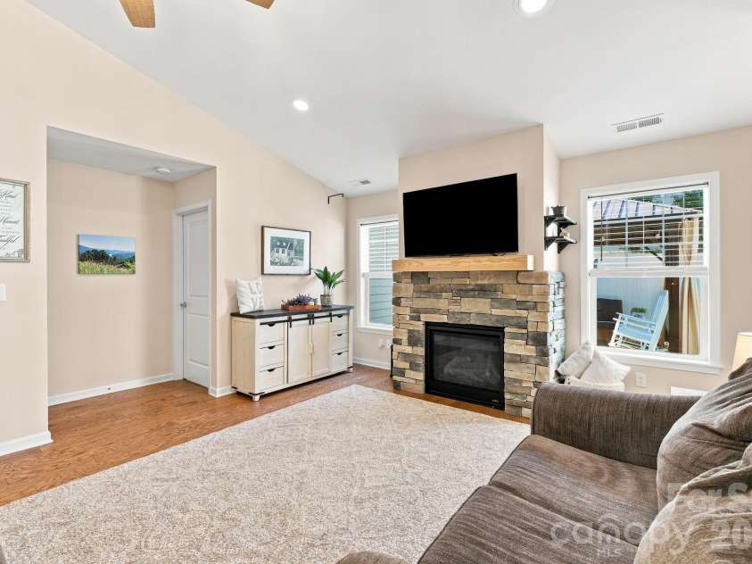 72 Sunny Meadows Boulevard, Arden, NC 28704.  MLS# CAR4421801, YatesRealty ID 50614. Main Living Room