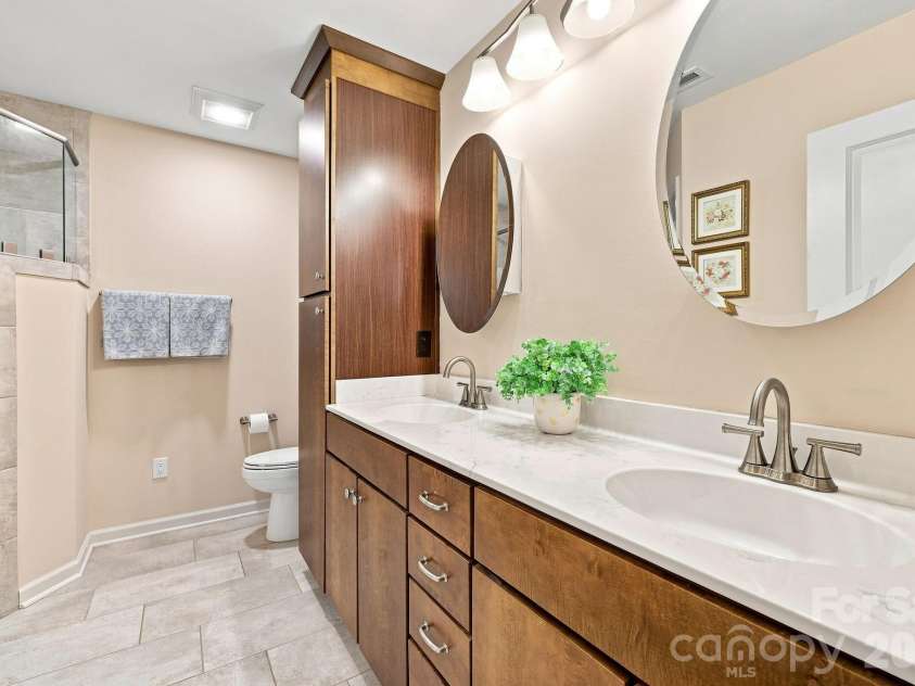 72 Sunny Meadows Boulevard, Arden, NC 28704.  MLS# CAR4421801, YatesRealty ID 50614. Primary Bathroom