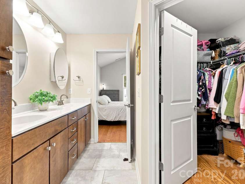 72 Sunny Meadows Boulevard, Arden, NC 28704.  MLS# CAR4421801, YatesRealty ID 50614. Primary Bathroom