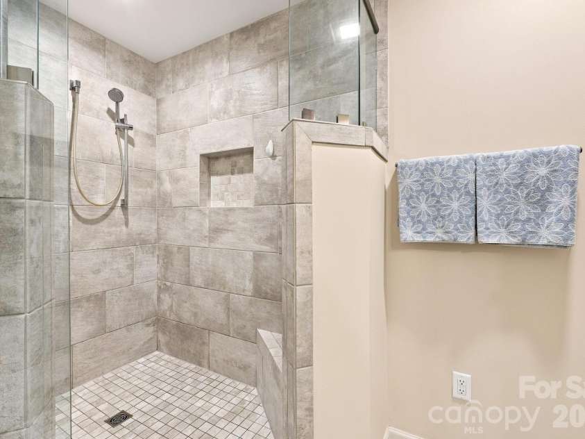 72 Sunny Meadows Boulevard, Arden, NC 28704.  MLS# CAR4421801, YatesRealty ID 50614. Primary Bathroom