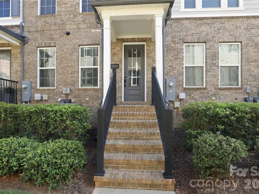 5026 Harrowsmith Lane, Charlotte, NC 28204.  MLS# CAR4424006, YatesRealty ID 50615. 