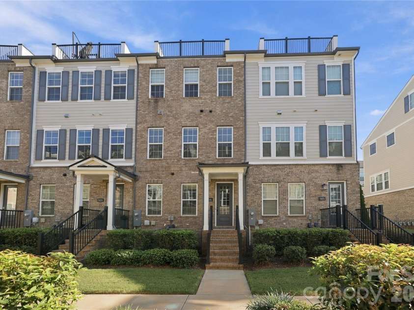 5026 Harrowsmith Lane, Charlotte, NC 28204.  MLS# CAR4424006, YatesRealty ID 50615. 