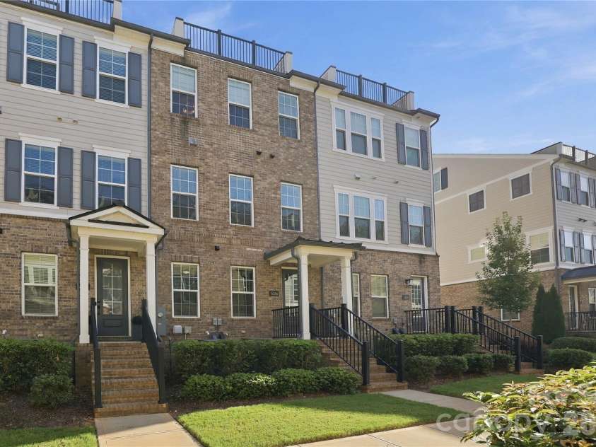 5026 Harrowsmith Lane, Charlotte, NC 28204.  MLS# CAR4424006, YatesRealty ID 50615. 