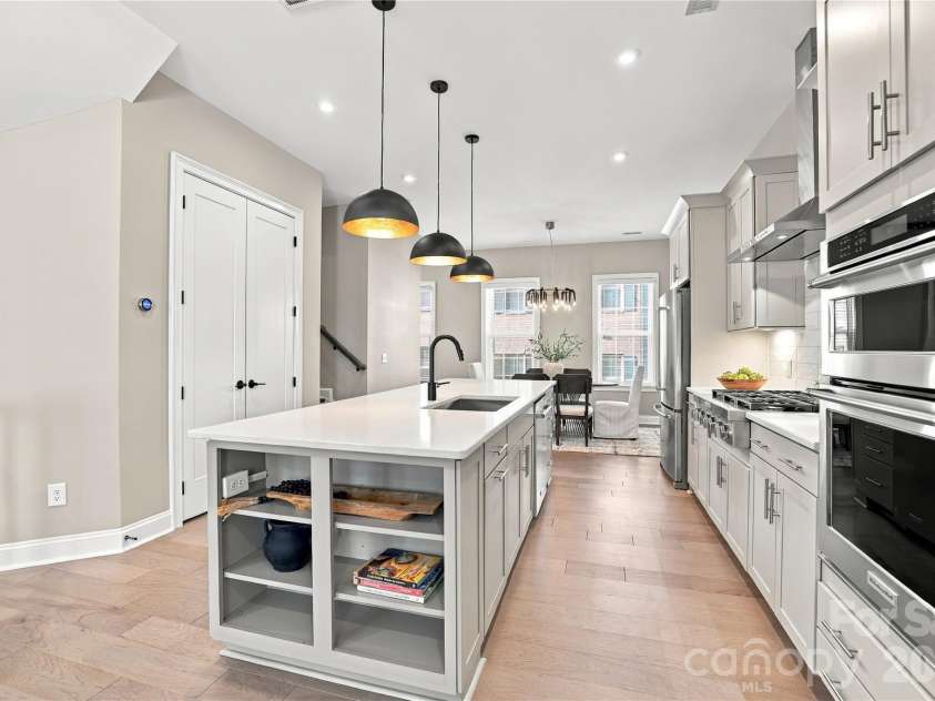 5026 Harrowsmith Lane, Charlotte, NC 28204.  MLS# CAR4424006, YatesRealty ID 50615. 