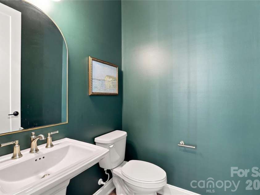 5026 Harrowsmith Lane, Charlotte, NC 28204.  MLS# CAR4424006, YatesRealty ID 50615. 