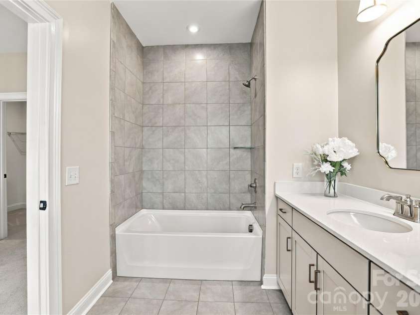 5026 Harrowsmith Lane, Charlotte, NC 28204.  MLS# CAR4424006, YatesRealty ID 50615. 