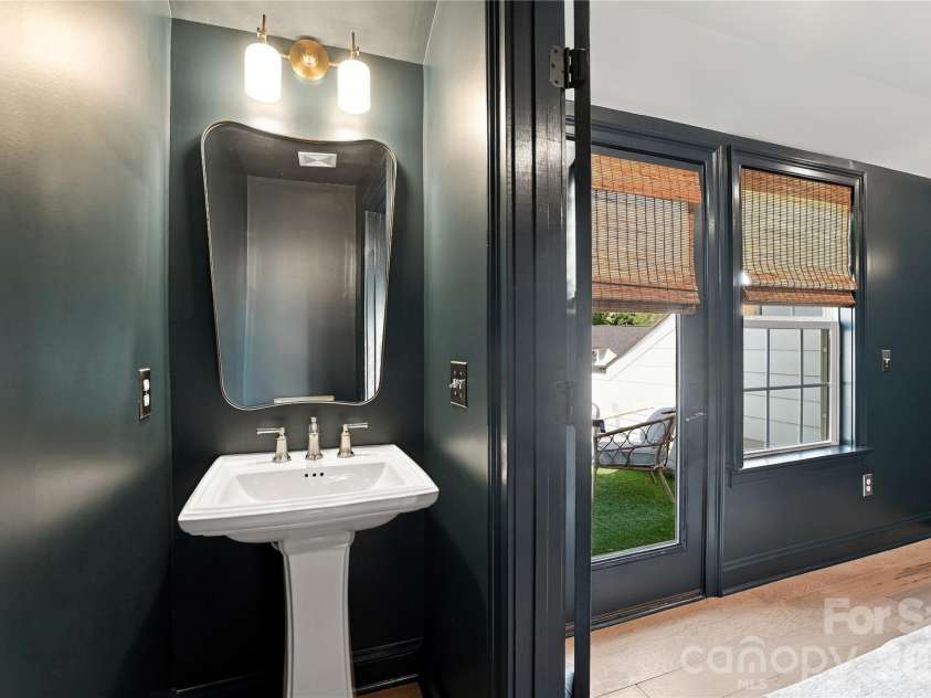 5026 Harrowsmith Lane, Charlotte, NC 28204.  MLS# CAR4424006, YatesRealty ID 50615. 