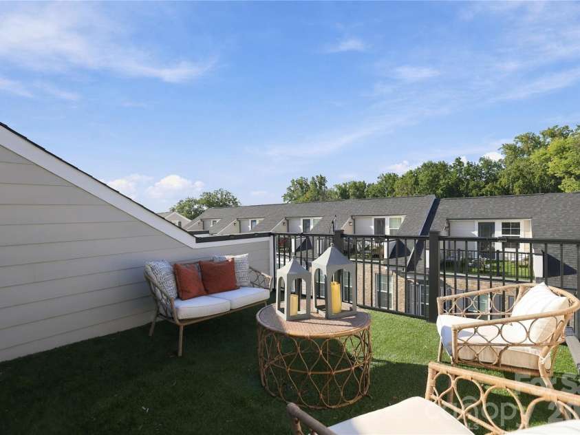 5026 Harrowsmith Lane, Charlotte, NC 28204.  MLS# CAR4424006, YatesRealty ID 50615. 