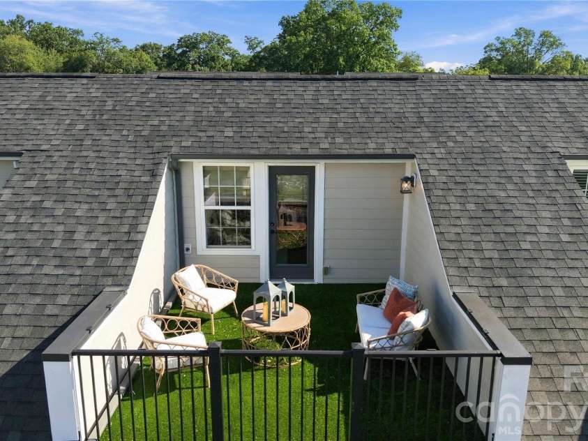 5026 Harrowsmith Lane, Charlotte, NC 28204.  MLS# CAR4424006, YatesRealty ID 50615. 