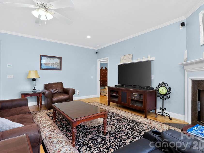 4904 Steepleton Way, Charlotte, NC 28215.  MLS# CAR4415870, YatesRealty ID 50616. 