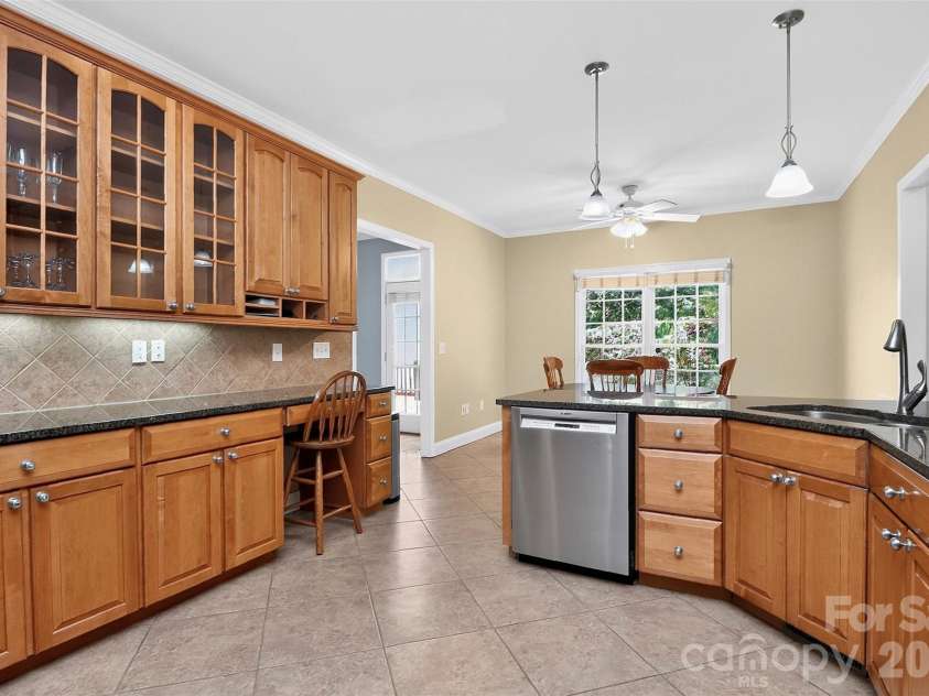 4904 Steepleton Way, Charlotte, NC 28215.  MLS# CAR4415870, YatesRealty ID 50616. 
