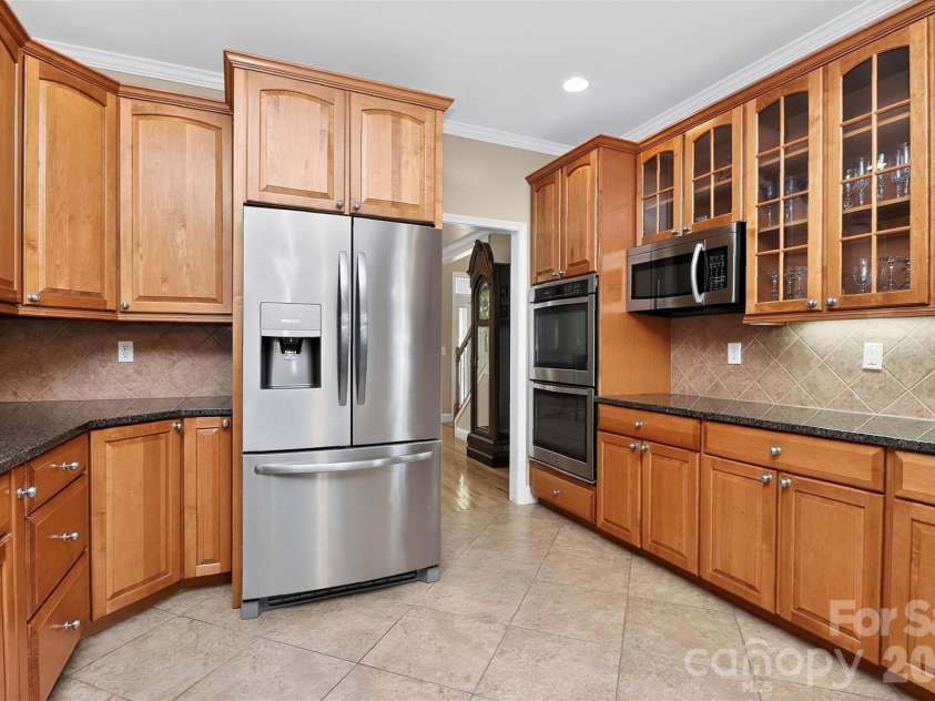 4904 Steepleton Way, Charlotte, NC 28215.  MLS# CAR4415870, YatesRealty ID 50616. 