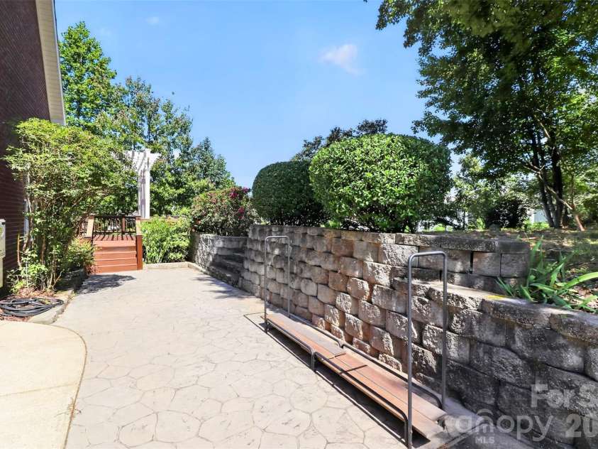 4904 Steepleton Way, Charlotte, NC 28215.  MLS# CAR4415870, YatesRealty ID 50616. 
