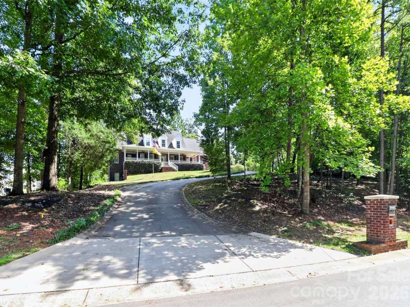 4904 Steepleton Way, Charlotte, NC 28215.  MLS# CAR4415870, YatesRealty ID 50616. 