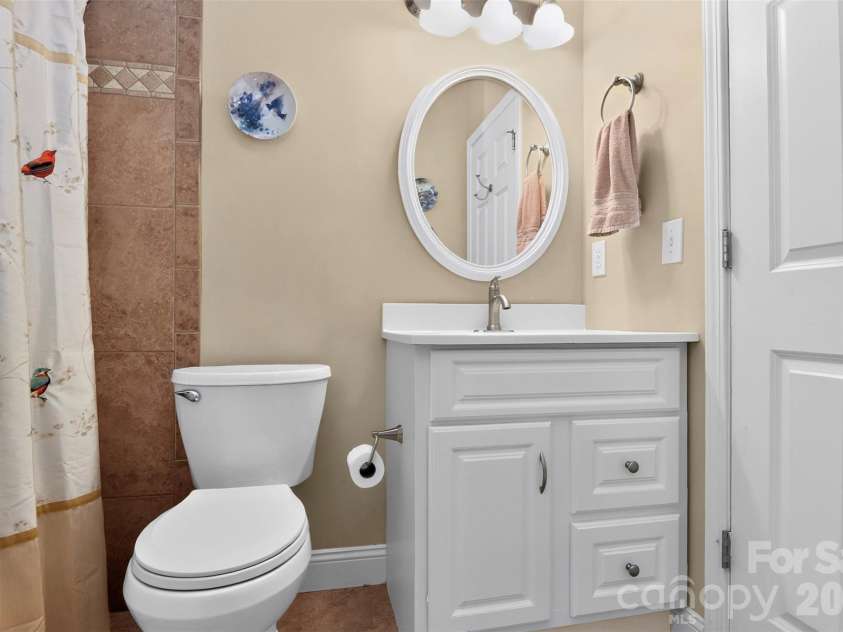 4904 Steepleton Way, Charlotte, NC 28215.  MLS# CAR4415870, YatesRealty ID 50616. Main level Guest Bathroom