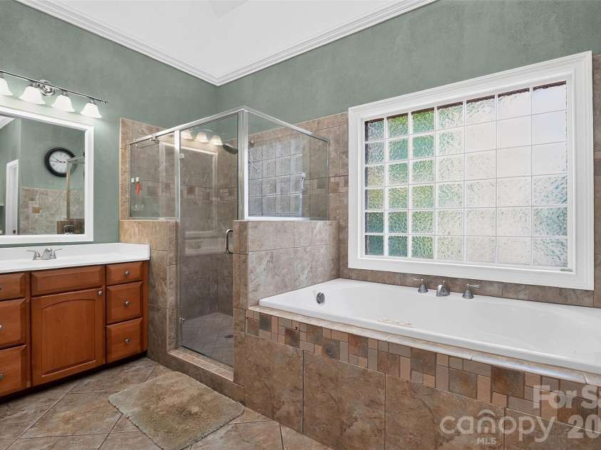 4904 Steepleton Way, Charlotte, NC 28215.  MLS# CAR4415870, YatesRealty ID 50616. Primary Bathroom