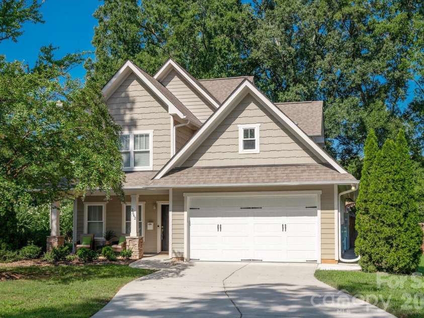 2562 Roseview Lane, Charlotte, NC 28205.  MLS# CAR4422319, YatesRealty ID 50617. 