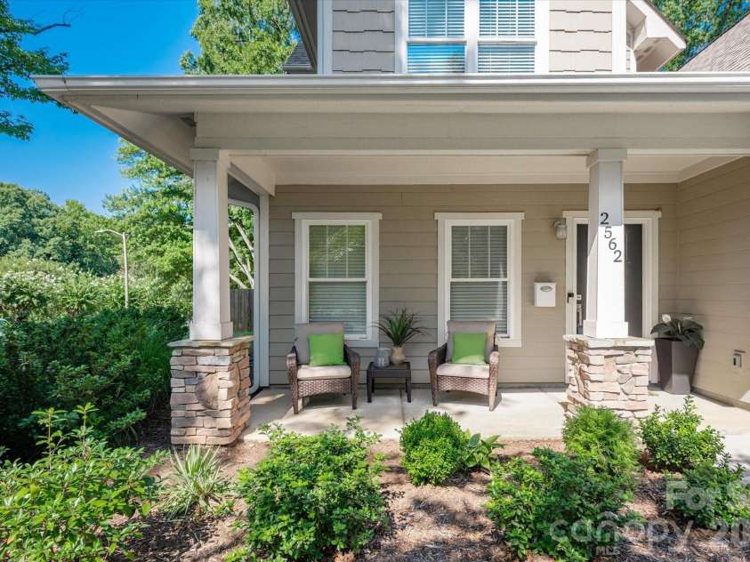 2562 Roseview Lane, Charlotte, NC 28205.  MLS# CAR4422319, YatesRealty ID 50617. 