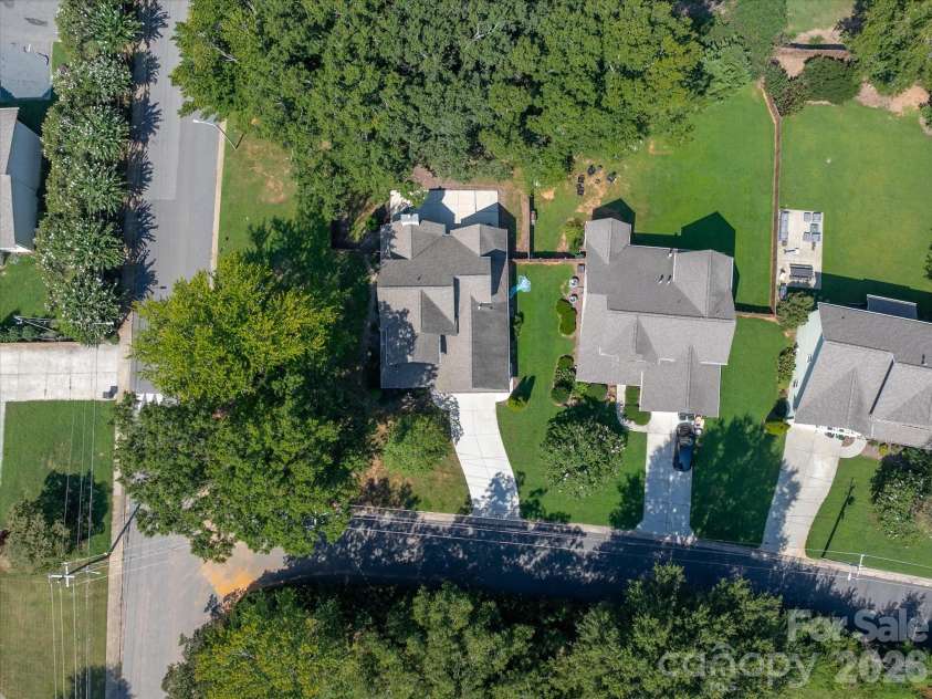 2562 Roseview Lane, Charlotte, NC 28205.  MLS# CAR4422319, YatesRealty ID 50617. 