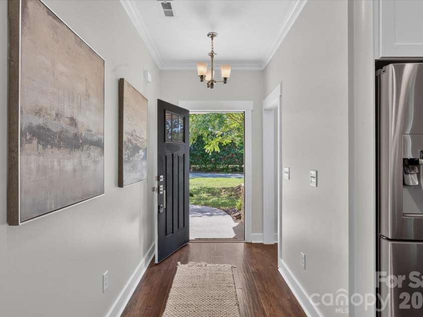 2562 Roseview Lane, Charlotte, NC 28205.  MLS# CAR4422319, YatesRealty ID 50617. 