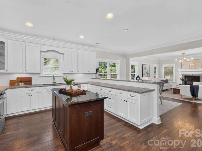 2562 Roseview Lane, Charlotte, NC 28205.  MLS# CAR4422319, YatesRealty ID 50617. 