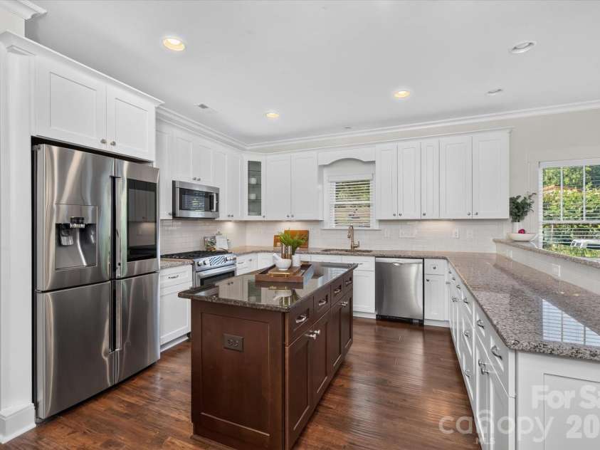 2562 Roseview Lane, Charlotte, NC 28205.  MLS# CAR4422319, YatesRealty ID 50617. 