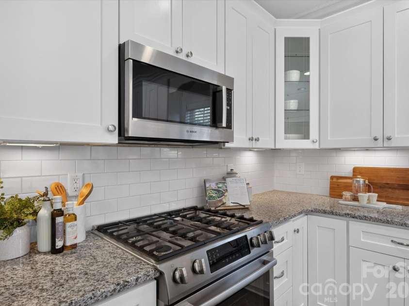 2562 Roseview Lane, Charlotte, NC 28205.  MLS# CAR4422319, YatesRealty ID 50617. 