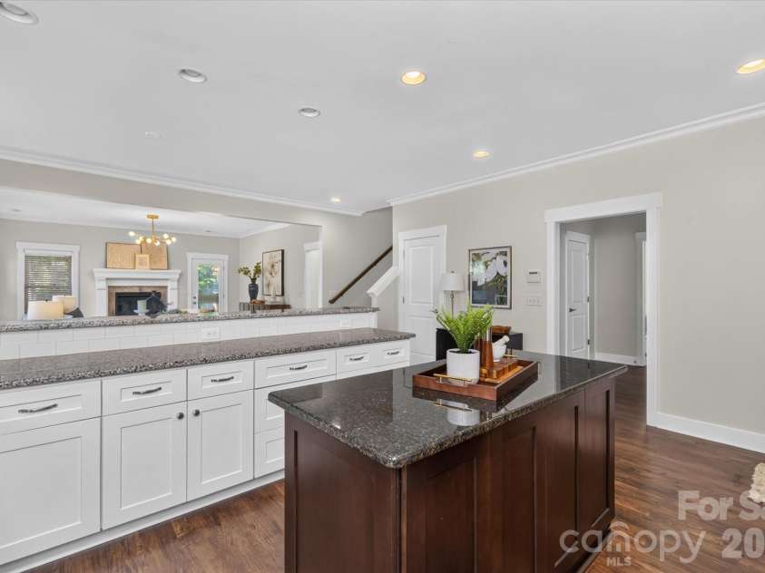 2562 Roseview Lane, Charlotte, NC 28205.  MLS# CAR4422319, YatesRealty ID 50617. 