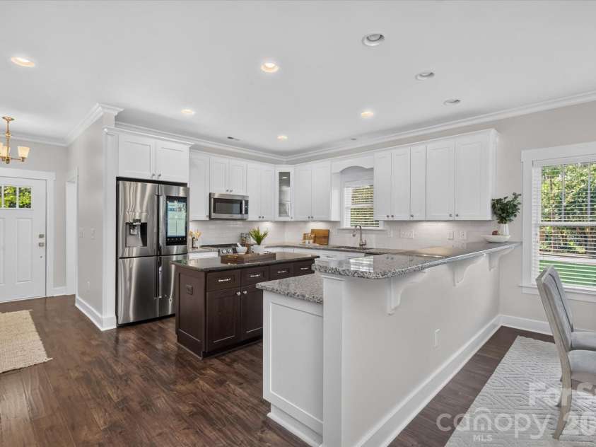 2562 Roseview Lane, Charlotte, NC 28205.  MLS# CAR4422319, YatesRealty ID 50617. 