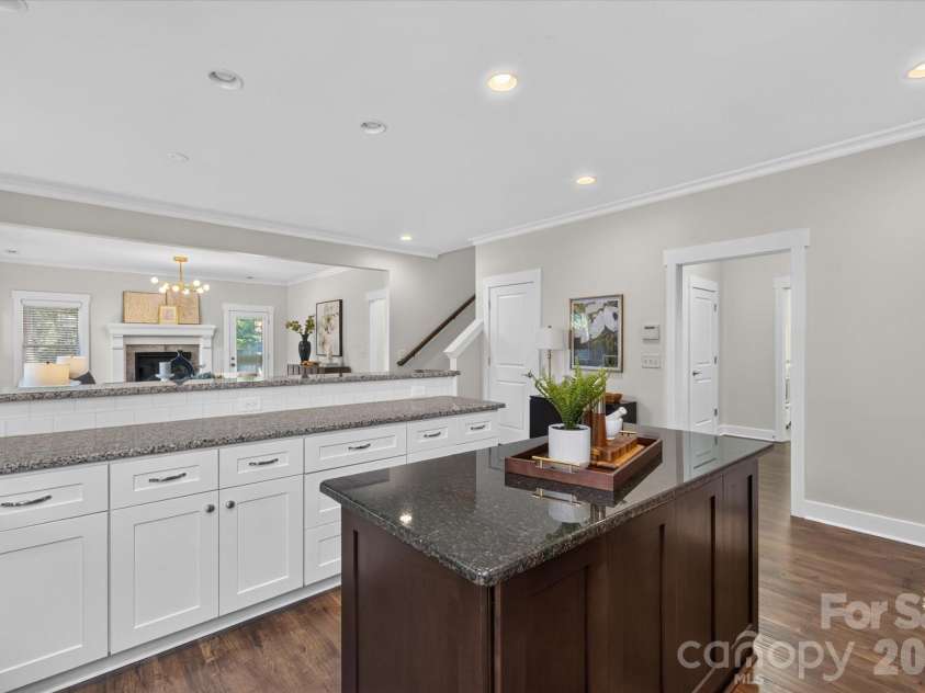 2562 Roseview Lane, Charlotte, NC 28205.  MLS# CAR4422319, YatesRealty ID 50617. 