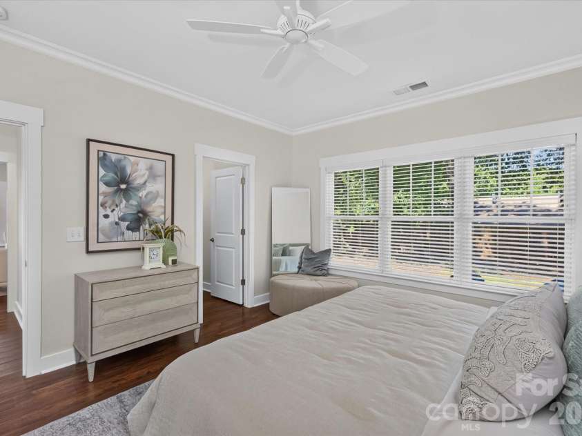 2562 Roseview Lane, Charlotte, NC 28205.  MLS# CAR4422319, YatesRealty ID 50617. 