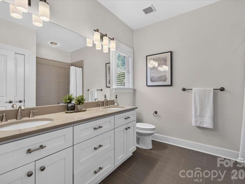 2562 Roseview Lane, Charlotte, NC 28205.  MLS# CAR4422319, YatesRealty ID 50617. 