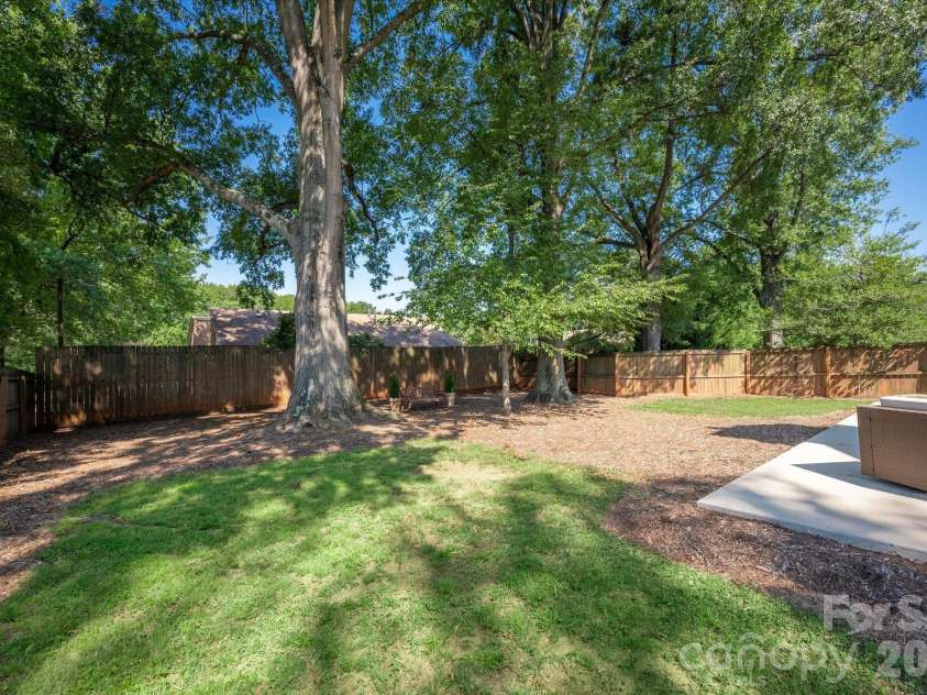 2562 Roseview Lane, Charlotte, NC 28205.  MLS# CAR4422319, YatesRealty ID 50617. 