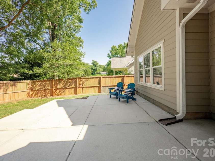 2562 Roseview Lane, Charlotte, NC 28205.  MLS# CAR4422319, YatesRealty ID 50617. 