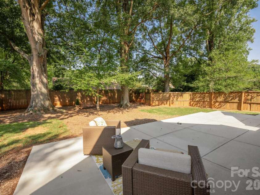 2562 Roseview Lane, Charlotte, NC 28205.  MLS# CAR4422319, YatesRealty ID 50617. 