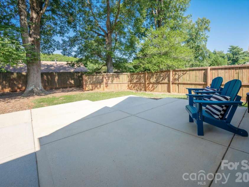 2562 Roseview Lane, Charlotte, NC 28205.  MLS# CAR4422319, YatesRealty ID 50617. 