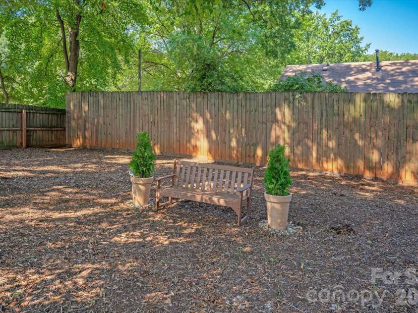 2562 Roseview Lane, Charlotte, NC 28205.  MLS# CAR4422319, YatesRealty ID 50617. 