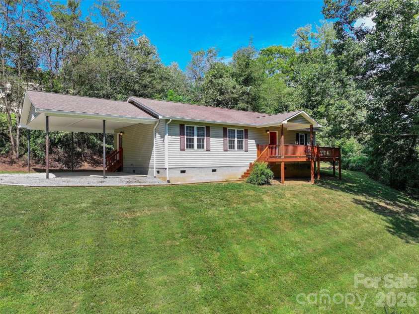 111 Natures Trail, Clyde, NC 28721.  MLS# CAR4424133, YatesRealty ID 50618. 
