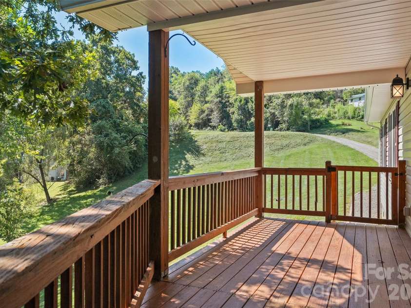 111 Natures Trail, Clyde, NC 28721.  MLS# CAR4424133, YatesRealty ID 50618. 