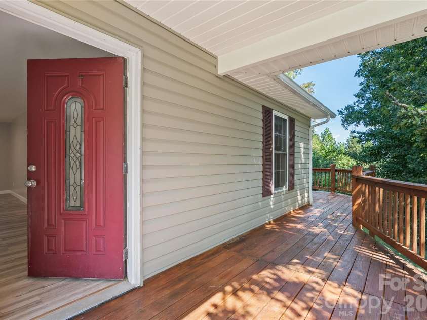111 Natures Trail, Clyde, NC 28721.  MLS# CAR4424133, YatesRealty ID 50618. 