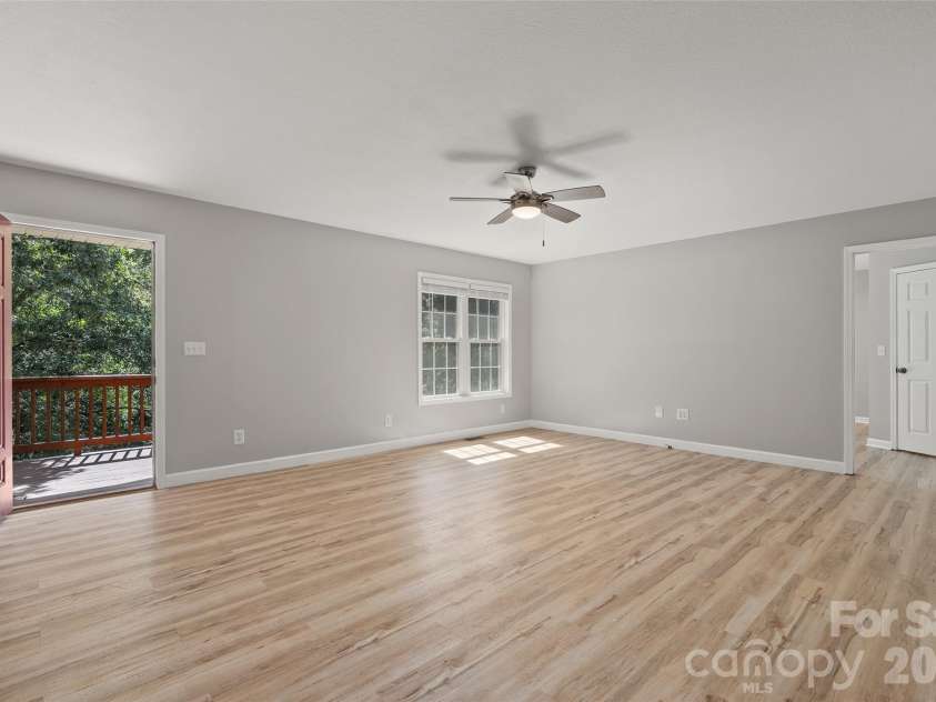 111 Natures Trail, Clyde, NC 28721.  MLS# CAR4424133, YatesRealty ID 50618. 