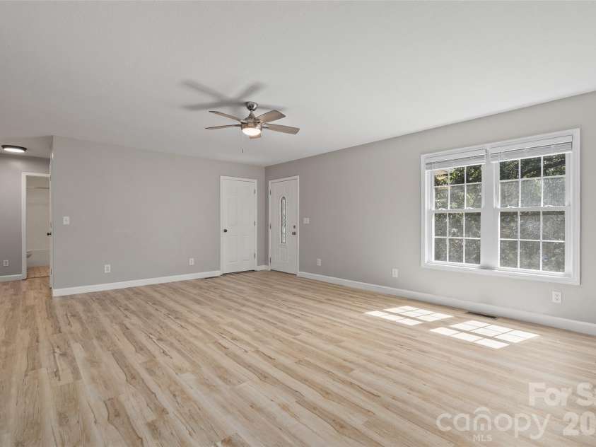 111 Natures Trail, Clyde, NC 28721.  MLS# CAR4424133, YatesRealty ID 50618. 