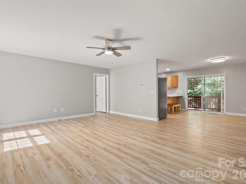 111 Natures Trail, Clyde, NC 28721.  MLS# CAR4424133, YatesRealty ID 50618. 