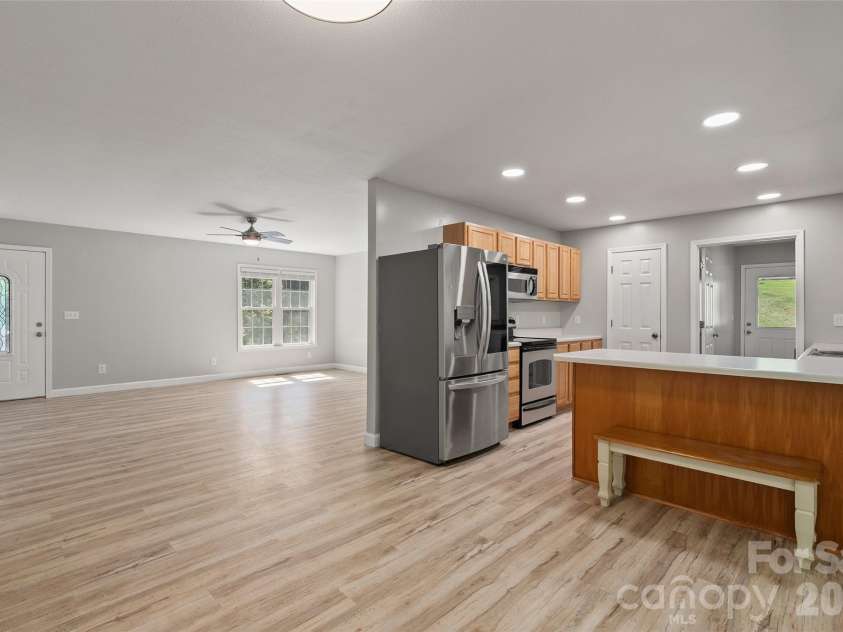 111 Natures Trail, Clyde, NC 28721.  MLS# CAR4424133, YatesRealty ID 50618. 