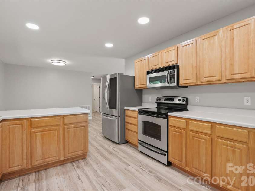 111 Natures Trail, Clyde, NC 28721.  MLS# CAR4424133, YatesRealty ID 50618. 