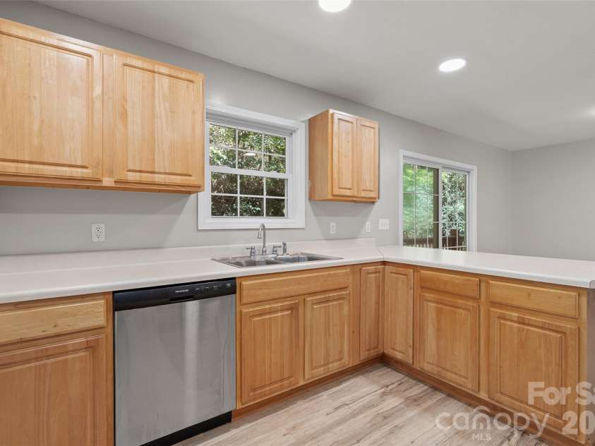111 Natures Trail, Clyde, NC 28721.  MLS# CAR4424133, YatesRealty ID 50618. 