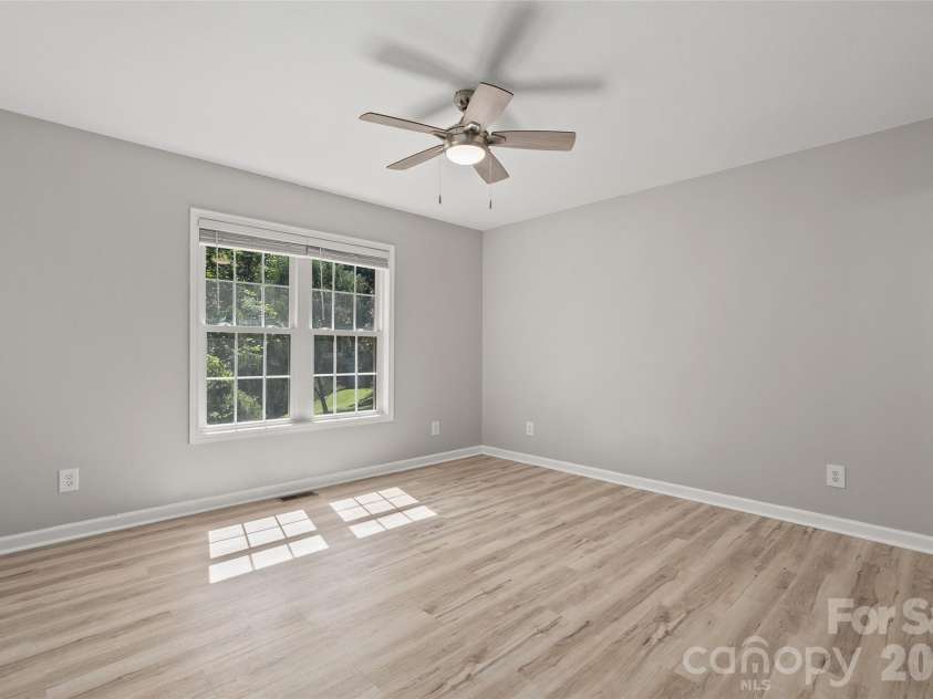 111 Natures Trail, Clyde, NC 28721.  MLS# CAR4424133, YatesRealty ID 50618. 