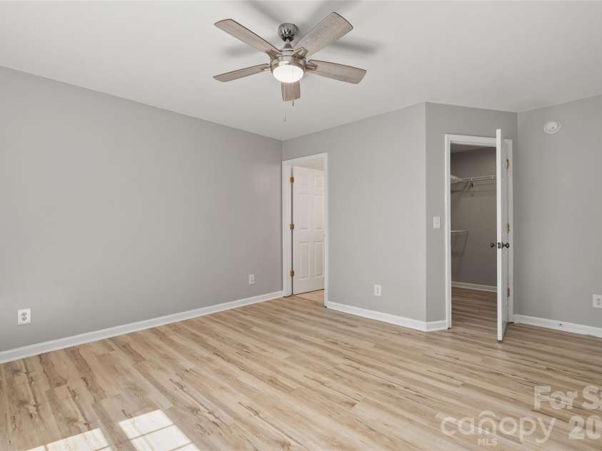 111 Natures Trail, Clyde, NC 28721.  MLS# CAR4424133, YatesRealty ID 50618. 