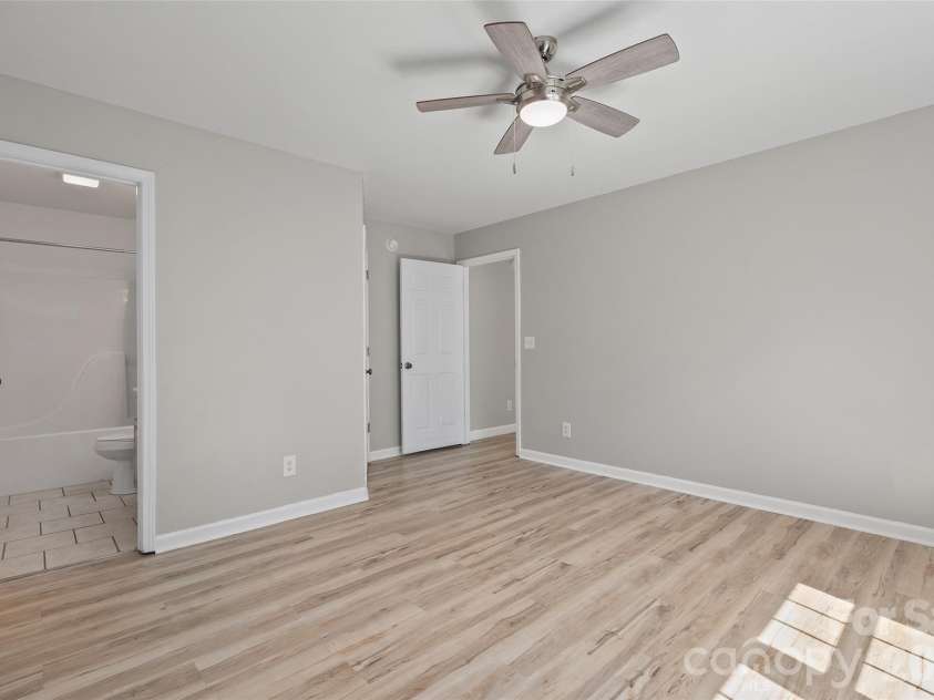 111 Natures Trail, Clyde, NC 28721.  MLS# CAR4424133, YatesRealty ID 50618. 