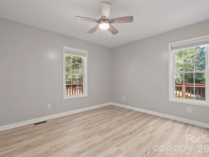 111 Natures Trail, Clyde, NC 28721.  MLS# CAR4424133, YatesRealty ID 50618. 